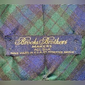 Brooks Brothers tie like new